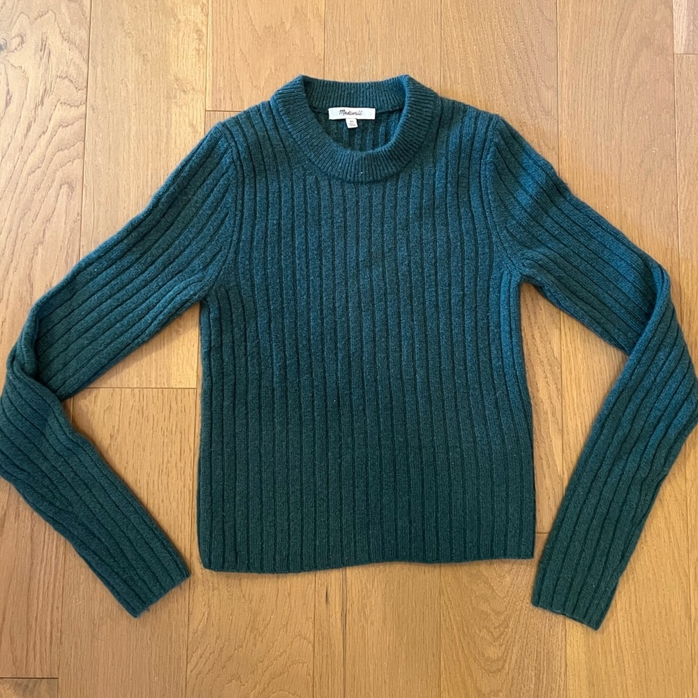 Crop green sweater